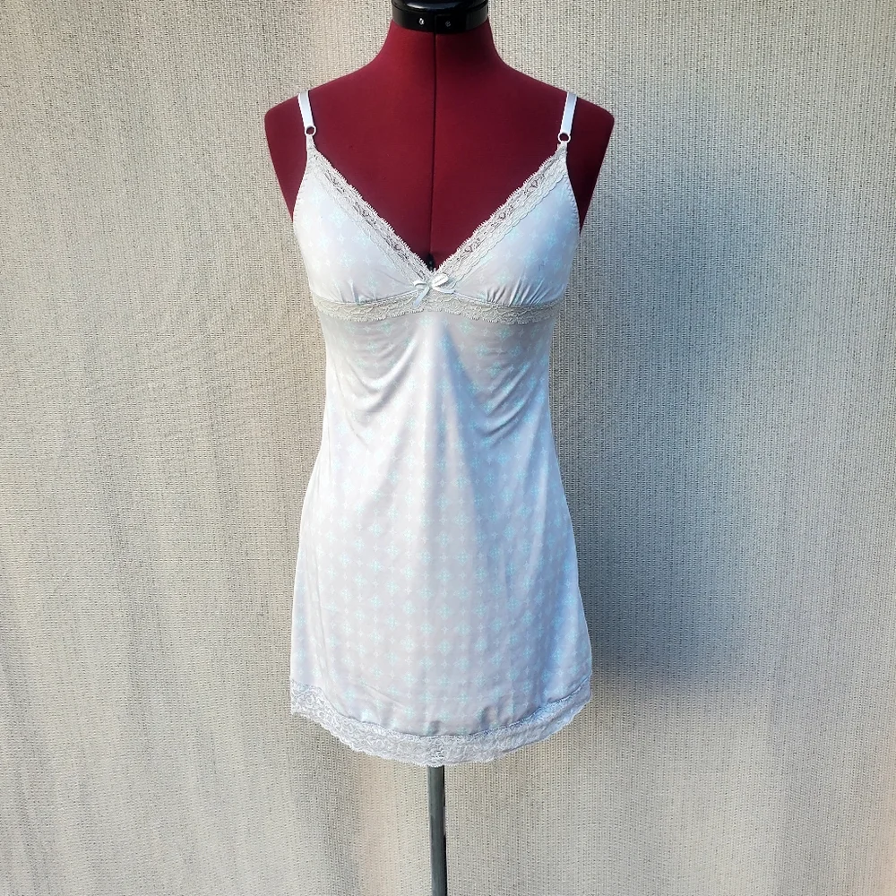 3/$15 🔴 Sale IZOD Gray Chemise with lace details Size Small Y2K